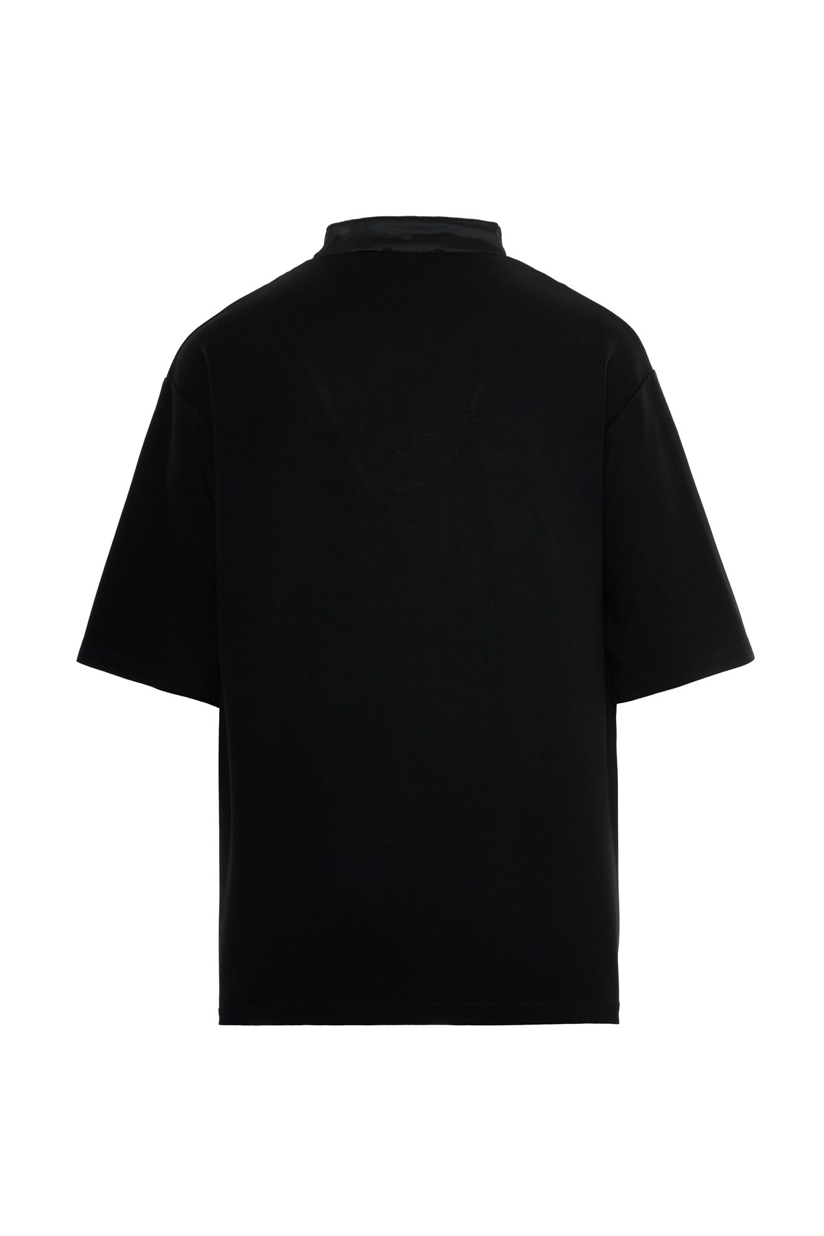 Metal Logolu Tasarım T-Shirt