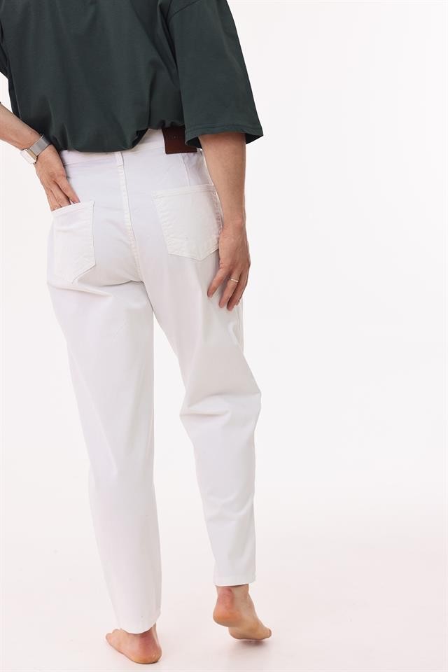 Beyaz Tek Pile Pantolon
