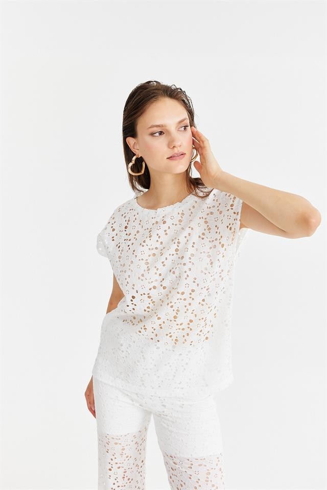 Lace Embroidered Sleeveless T-Shirt