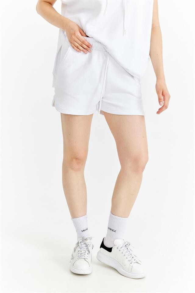 White Embroidery Detailed Shorts K