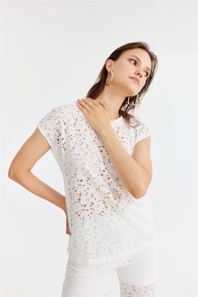 Lace Embroidered Sleeveless T-Shirt