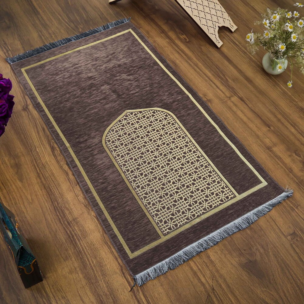 Selçuklu Desenli Lüks Şönil Seccade İsimli Kahverengi (66X120cm) 520 gr