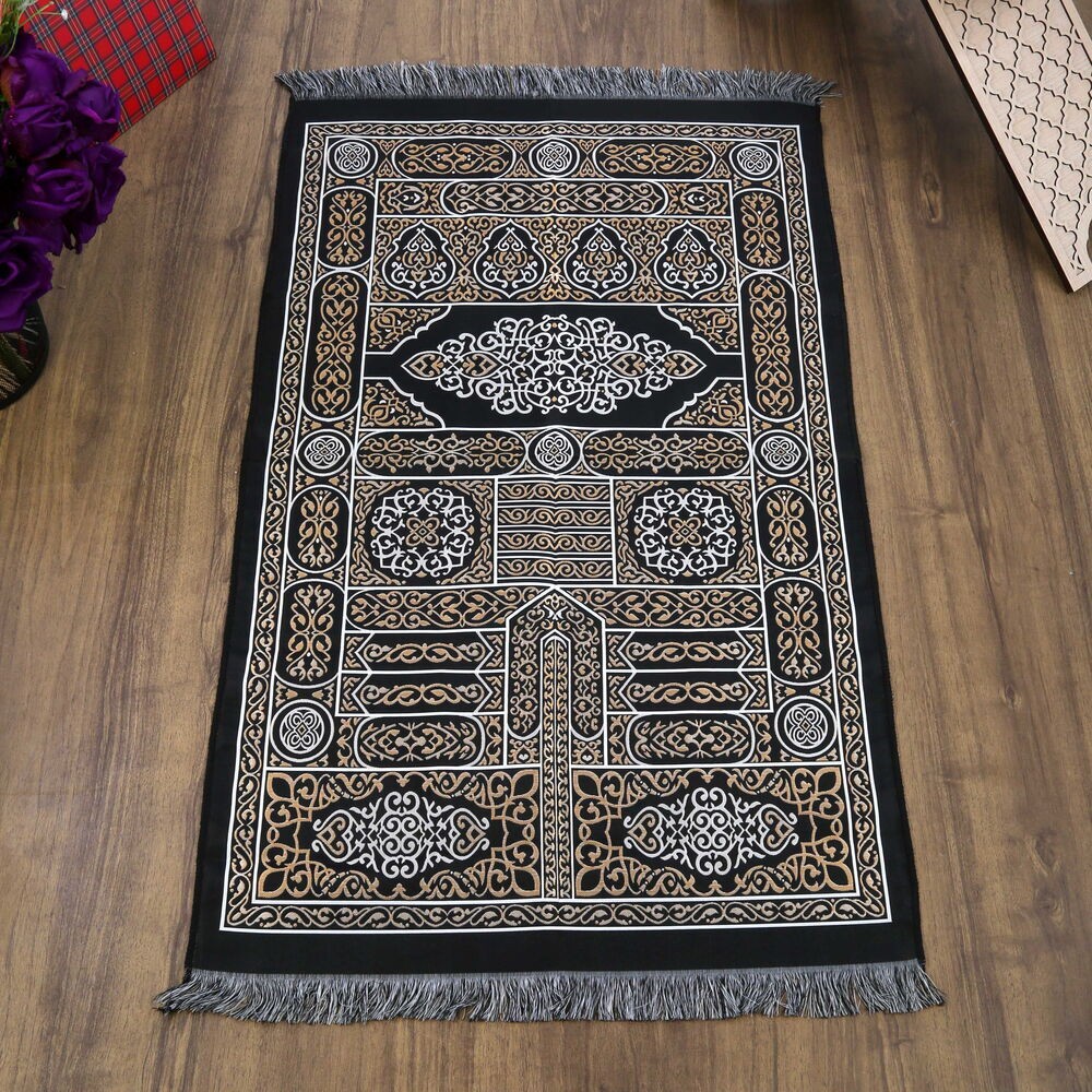 Hediyelik Kabe Kapısı Seccade, Şal, İnci Tesbih, Kemik Tesbih, Asetat Kutulu (26×23 cm 460 gr) Set