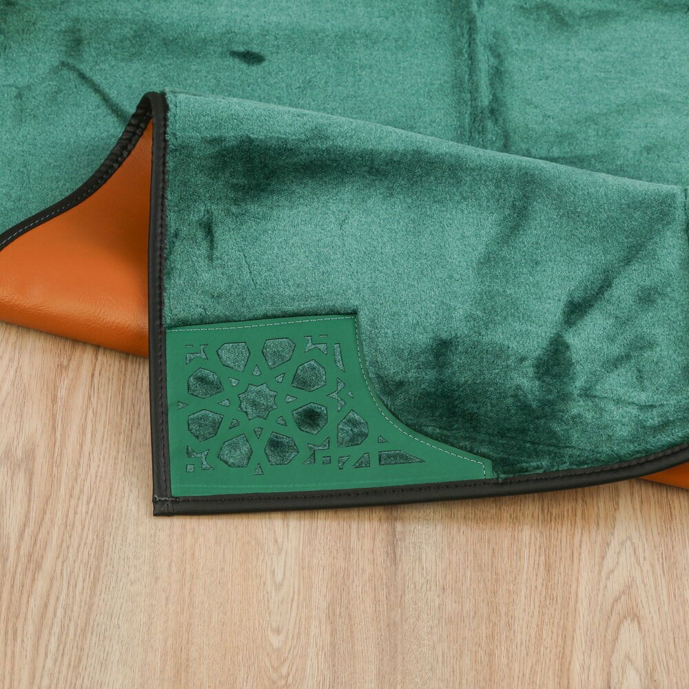 Lüks Çantalı Kaymaz Deri Tabanlı Soft Yumuşak Peluş Seccade Yeşil (Seccade 72*228 cm, Çanta 39*44 cm)