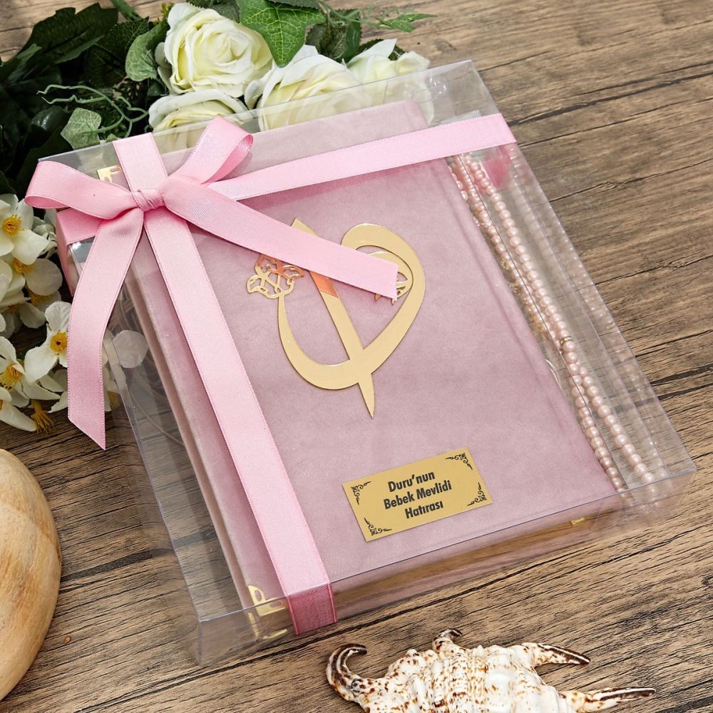 Hediyelik Kadife Kur'an-ı Kerim (Orta Boy), İnci Tesbih, Asetat Kutulu (25×18) Dini Set-Pembe