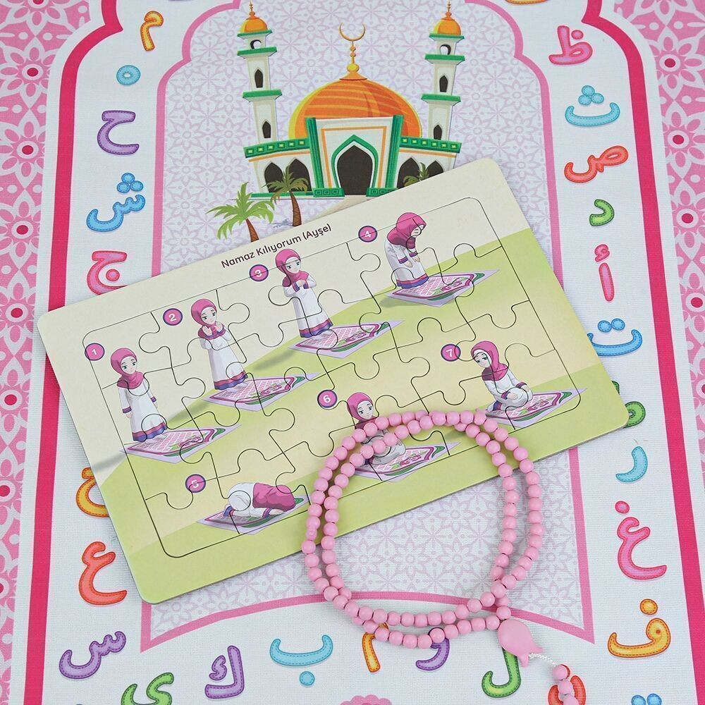 İsme Özel Çocuk Seccadesi Pembe 45x82 cm Aksa Pembe & Kokulu Tesbih  Bebek Pembesi & Ayşe Namaz Kılıyor Puzzle
