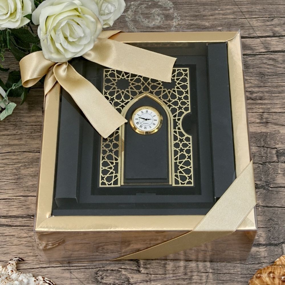 Hediyelik Masaüstü Lüks Ahşap Saatli Kuran Kabı, Kadife Kuran, Gold Kutulu (25×23) Set