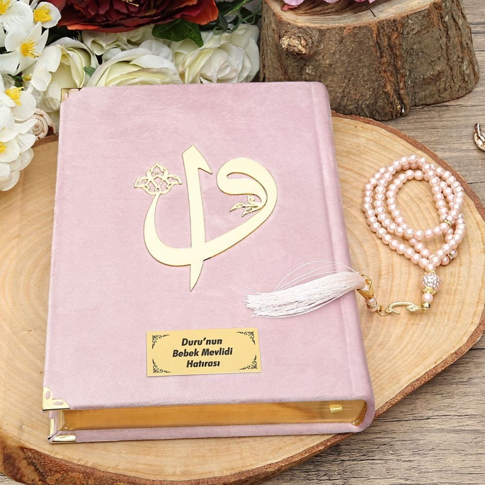 Hediyelik Kadife Kur'an-ı Kerim (Orta Boy), İnci Tesbih, Asetat Kutulu (25×18) Dini Set-Pembe