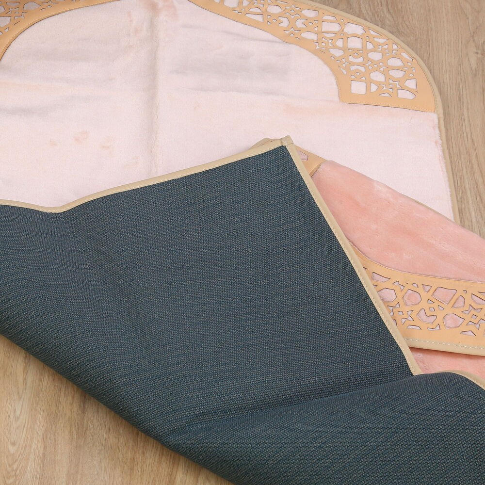 Lüks Çantalı Kaymaz Deri Tabanlı Soft Yumuşak Peluş Seccade Pembe (Seccade 72*228 cm, Çanta 39*44 cm)