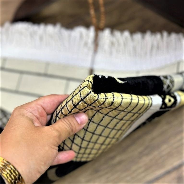 İsminizi Seccadeye Yazıyoruz Kudüs Seccade 68 *110 cm 462 gr- Siyah