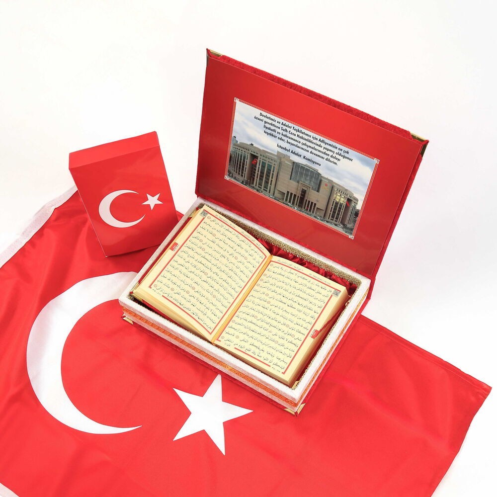 Türk Bayraklı Kuran-ı Kerim Seti Kadife Kutulu (20x27cm)
