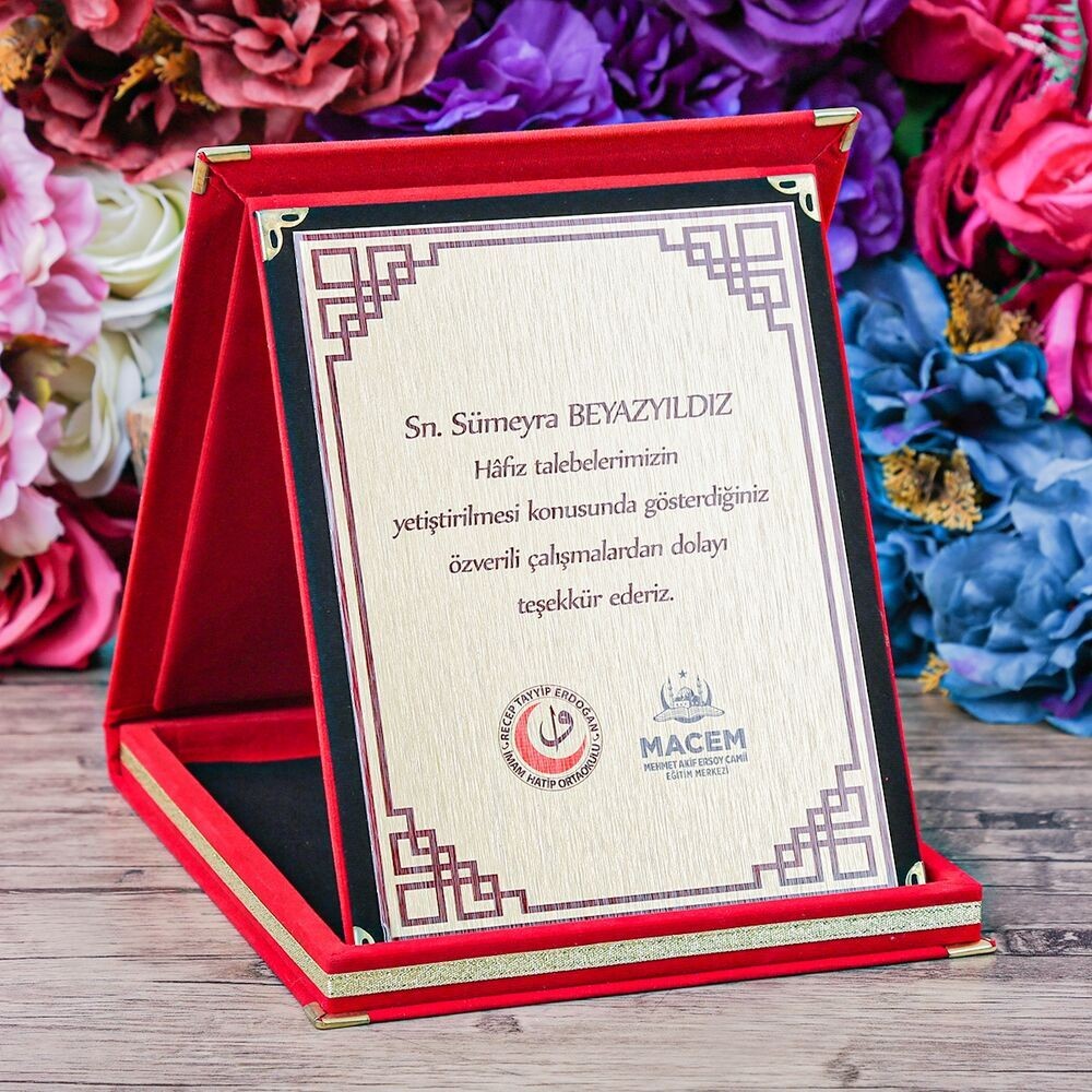 Kişiye Özel Kadife Kaplı Hediye Plaketi (12x16)
