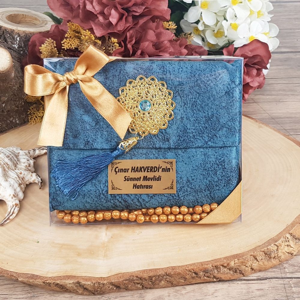 Hediyelik Kadife Çantalı Yasin, Kokulu Tesbih, Asetat Kutulu (17×15) Set
