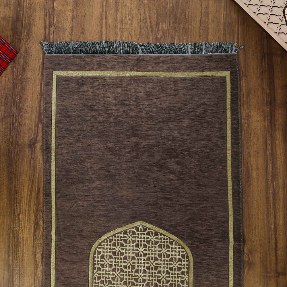 Selçuklu Desenli Lüks Şönil Seccade İsimli Kahverengi (66X120cm) 520 gr