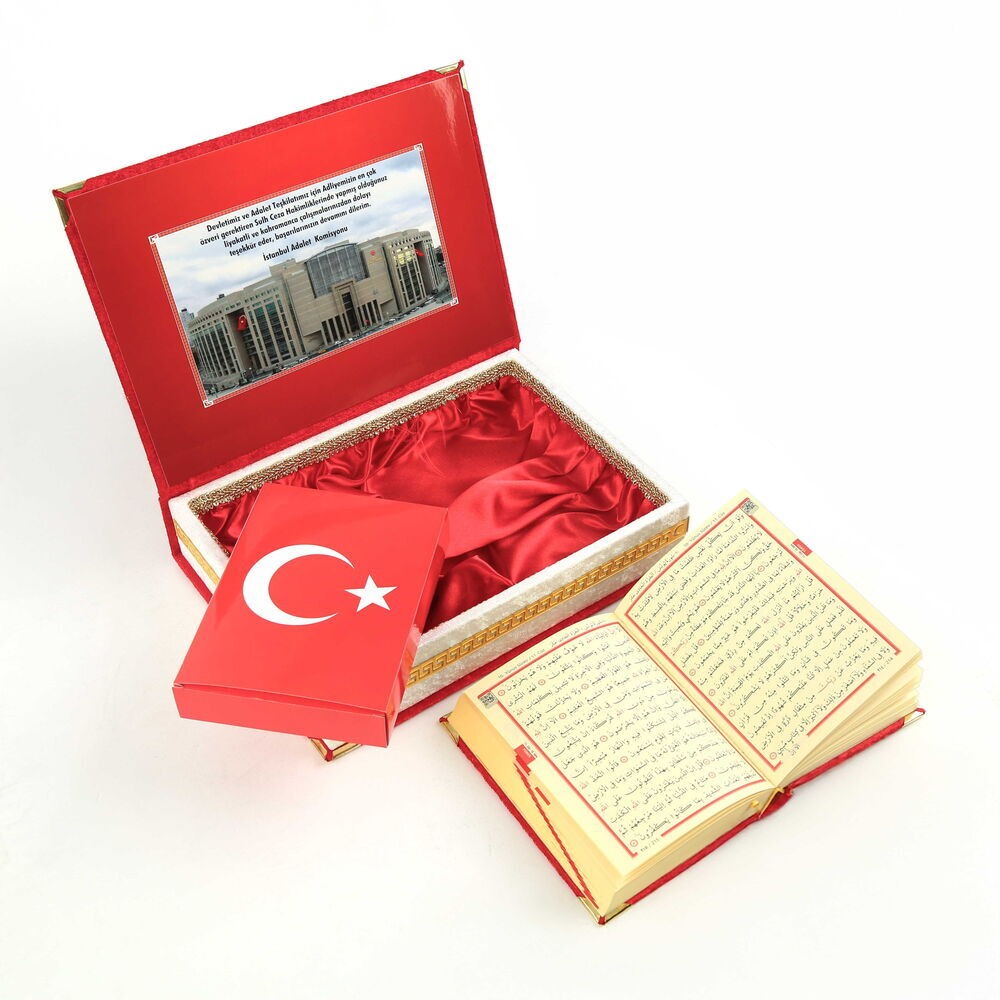 Türk Bayraklı Kuran-ı Kerim Seti Kadife Kutulu (20x27cm)