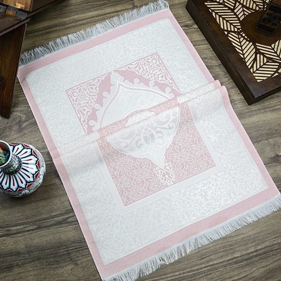 Çeyiz Seti Pembe Kutu  ve Seccadesi Kur'an Kerim  Zikirmatik Ayraç  27*19*5 cm