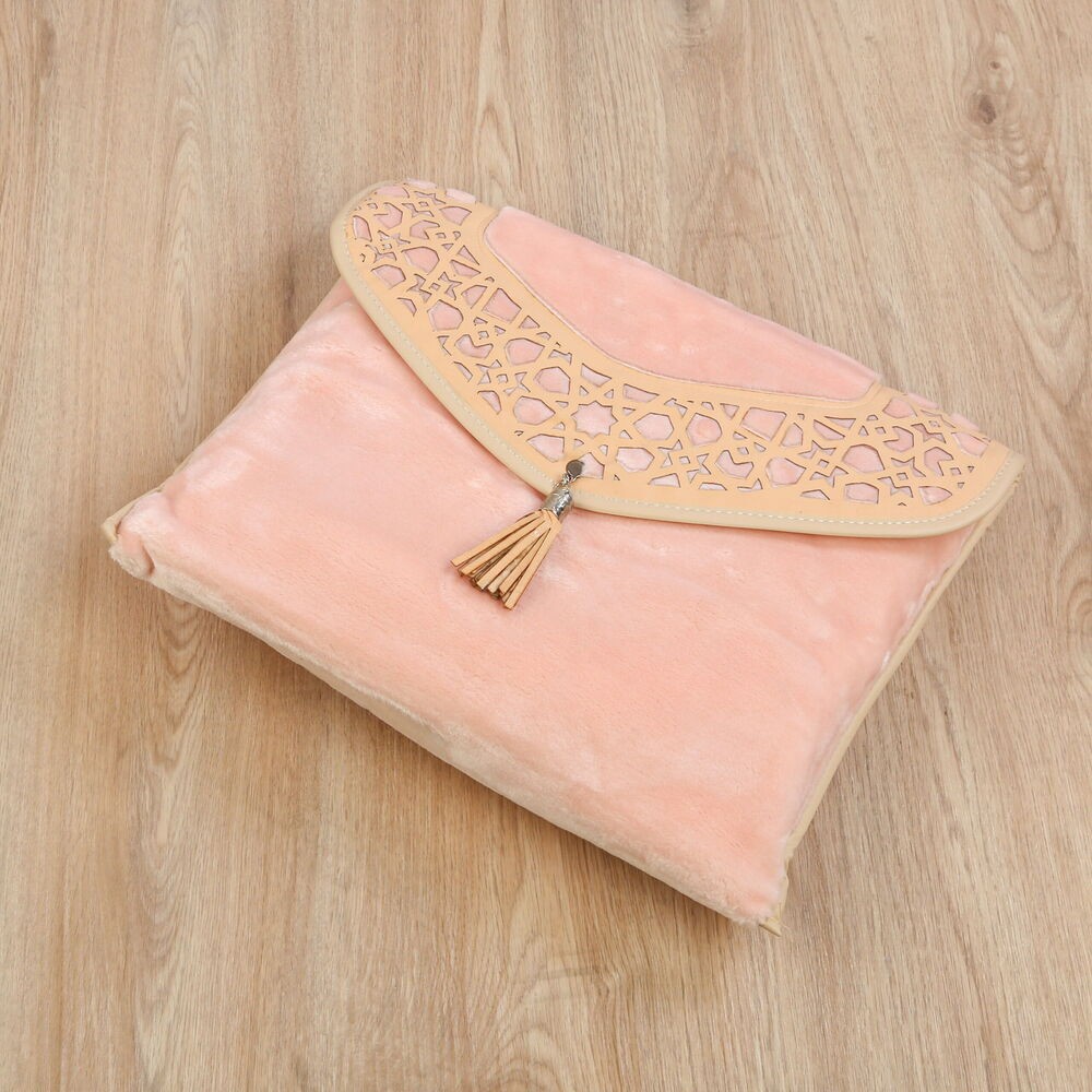 Lüks Çantalı Kaymaz Deri Tabanlı Soft Yumuşak Peluş Seccade Pembe (Seccade 72*228 cm, Çanta 39*44 cm)