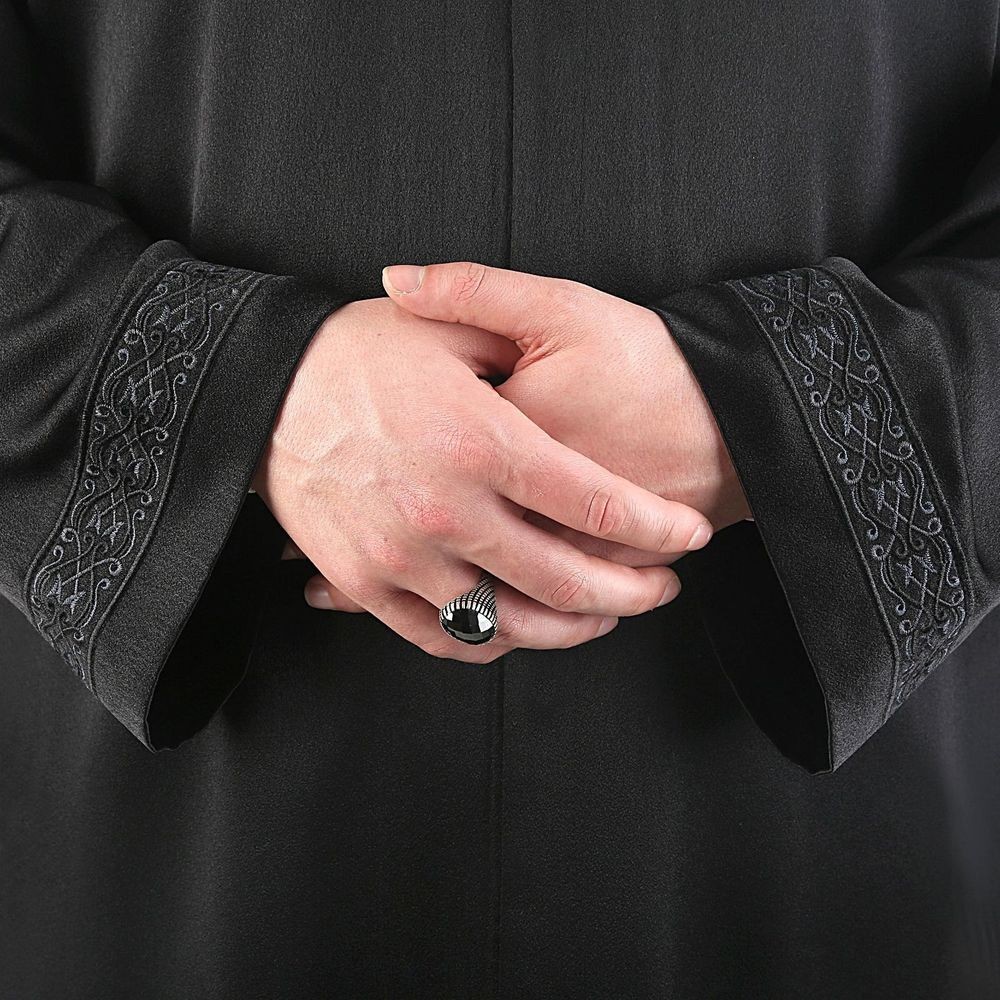 Lüks Mihrab İmam Cübbesi Siyah Sadece Kol ve Yakada Nakışlı