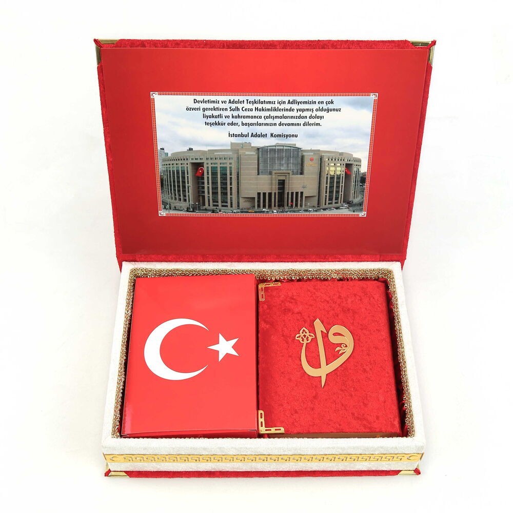 Türk Bayraklı Kuran-ı Kerim Seti Kadife Kutulu (20x27cm)