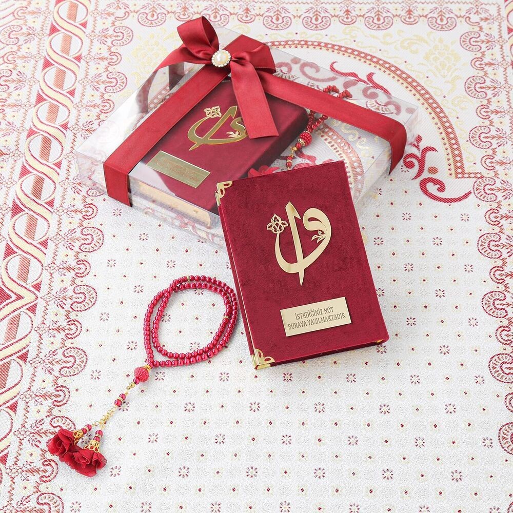 Hediyelik Kadife Kaplı Kur'an-ı Kerim, Seccade, İnci Tesbih, Asetat Kutulu (26×23) Set
