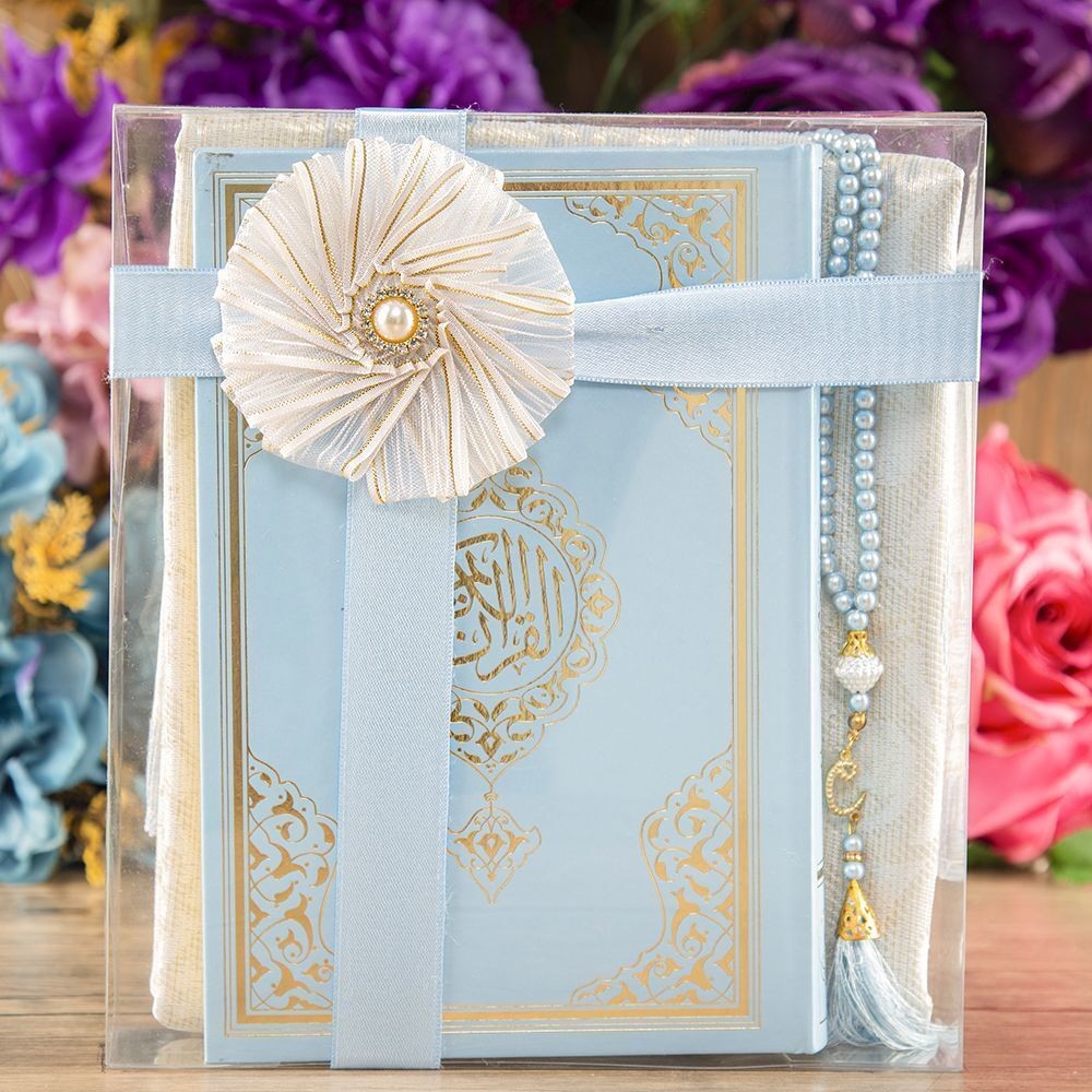 Hediyelik Kuran-ı Kerim, İnci Tesbih, Seccade, Asetat Kutulu(25X18 cm) Mevlid Paketi- Bebe Mavi