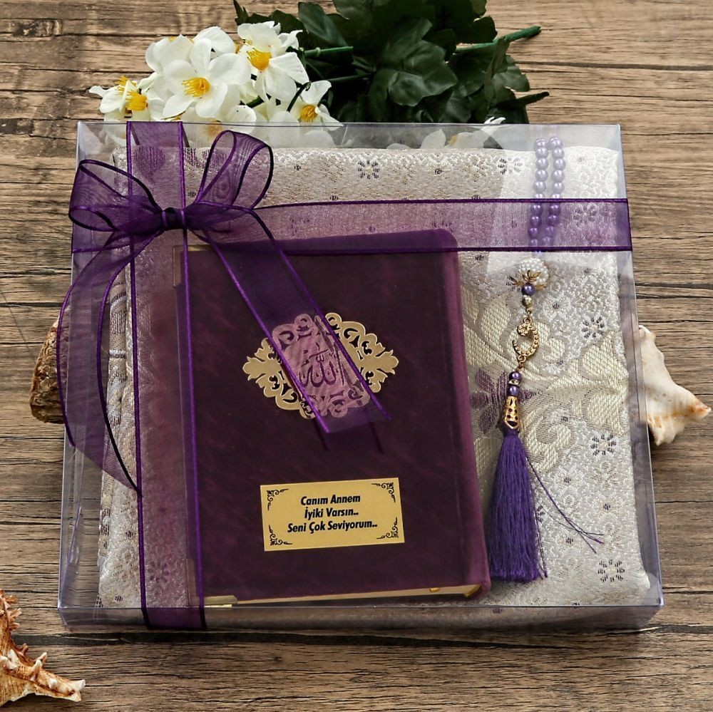 Anneler Günü Hediyesi Kur'an-ı Kerim, İpek Saten Seccade, İnci Tesbih, Asetat Kutulu (26×23) Set