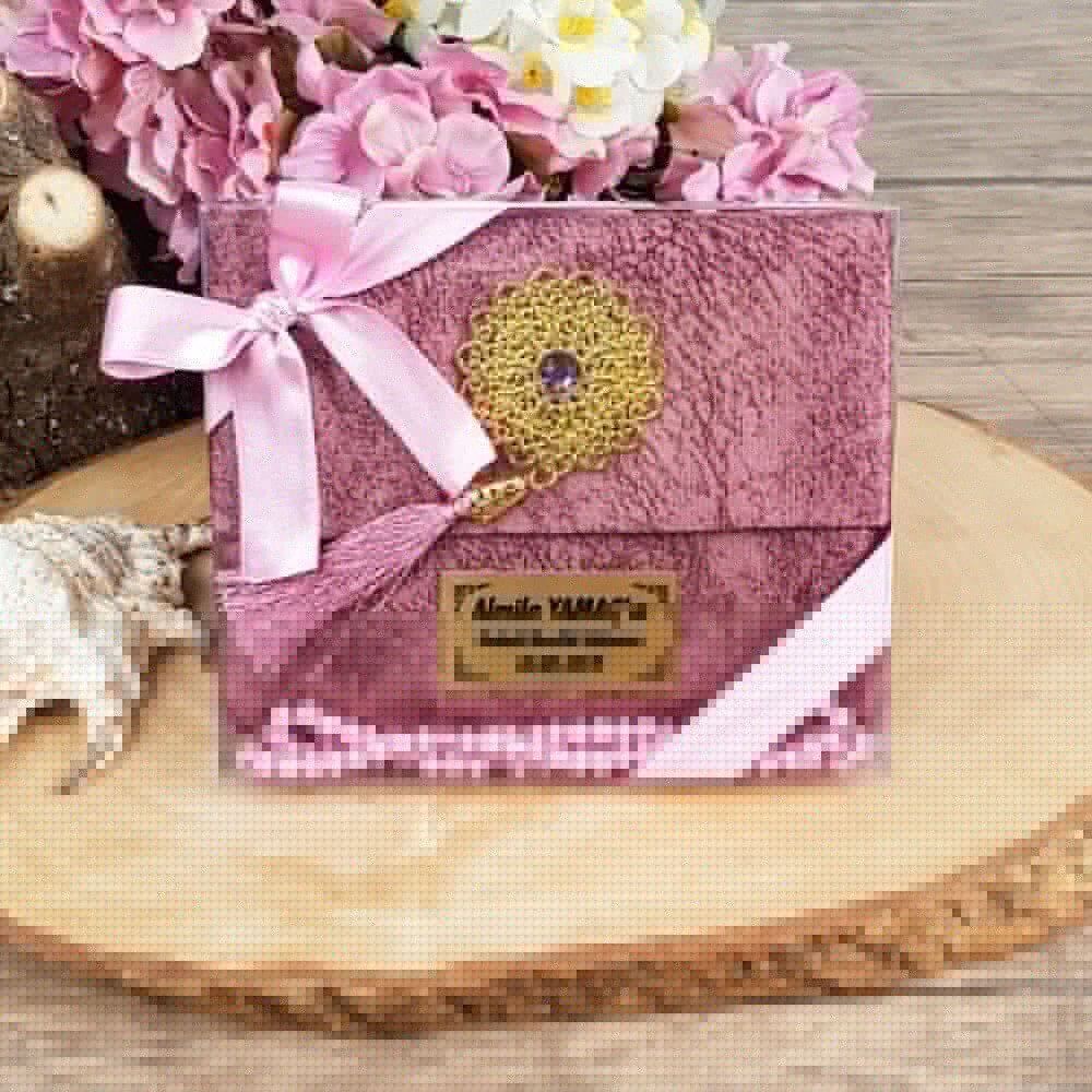 Hediyelik Kadife Çantalı Yasin, Kokulu Tesbih, Asetat Kutulu (17×15) Set