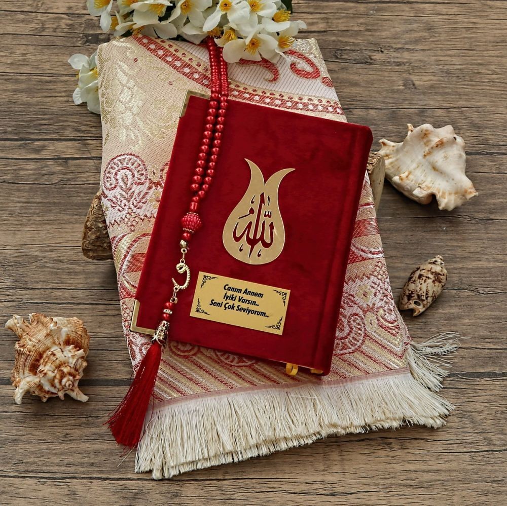 Hediyelik Kadife Kur'an-ı Kerim, Seccade, İnci Tesbih, Asetat Kutulu (26×23) Dini Set