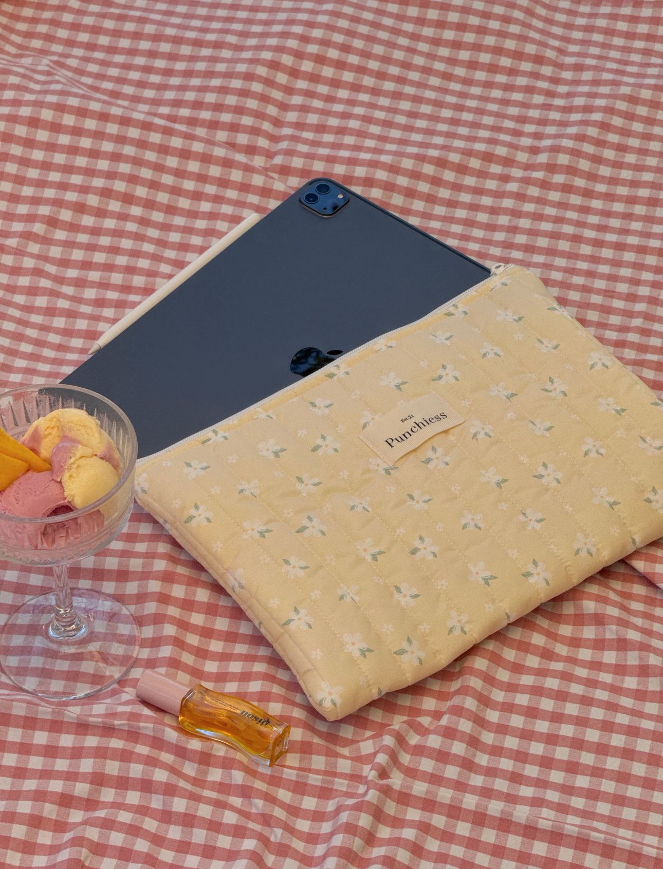 Buttercream Blossom Laptop Tablet Kılıfı
