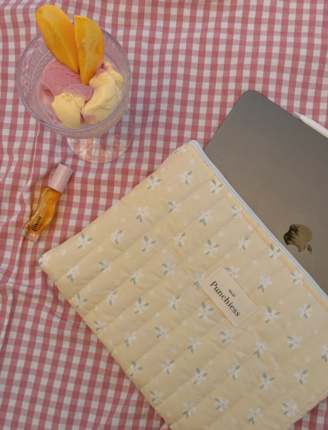 Buttercream Blossom Laptop Tablet Kılıfı