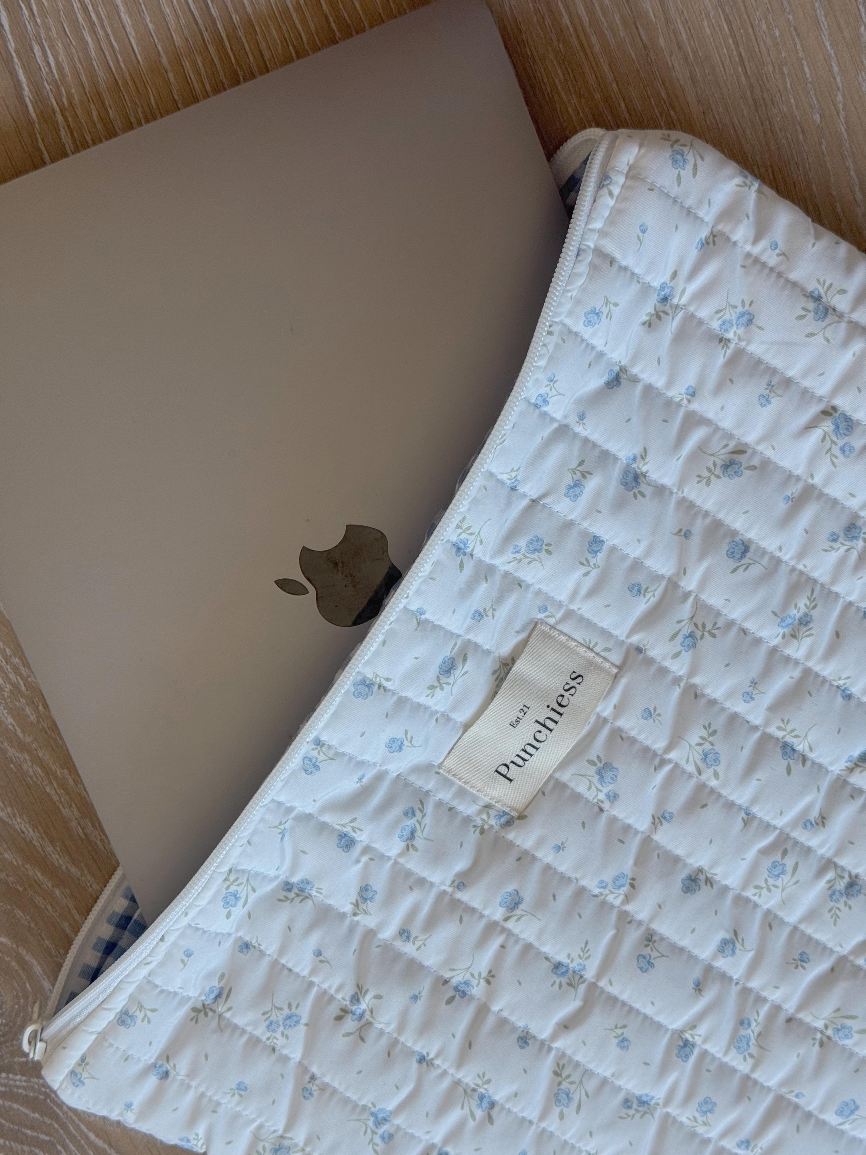 Blue Meadow Laptop Tablet Kılıfı