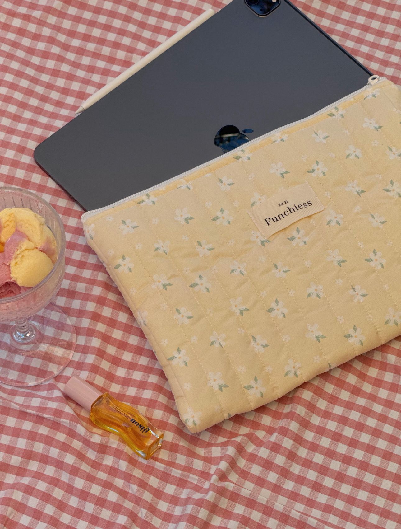 Buttercream Blossom Laptop Tablet Kılıfı