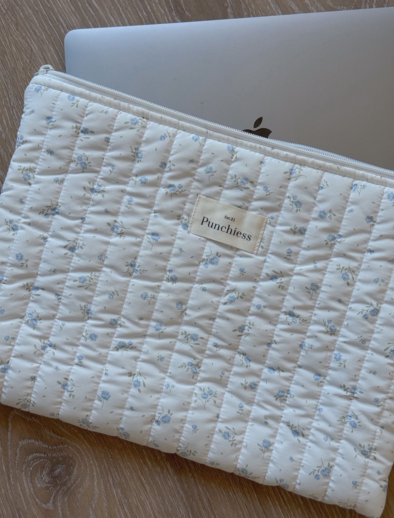 Blue Meadow Laptop Tablet Kılıfı
