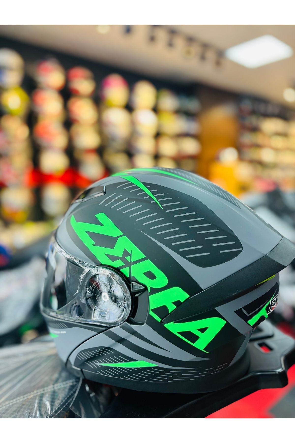 FAZER ZEBRA FLOUROSAN GREEN ÇENE AÇILIR GÜNEŞ VİZÖRLÜ MOTOSİKLET KASKI