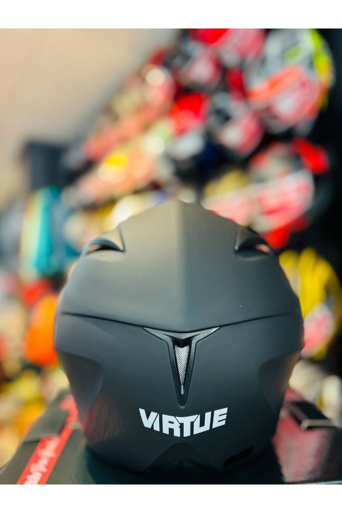 ÜNİVERSAL VIRTUE ÇENE AÇILIR GÜNEŞ VİZÖRLÜ MOTOSİKLET KASKI (MAT SİYAH)