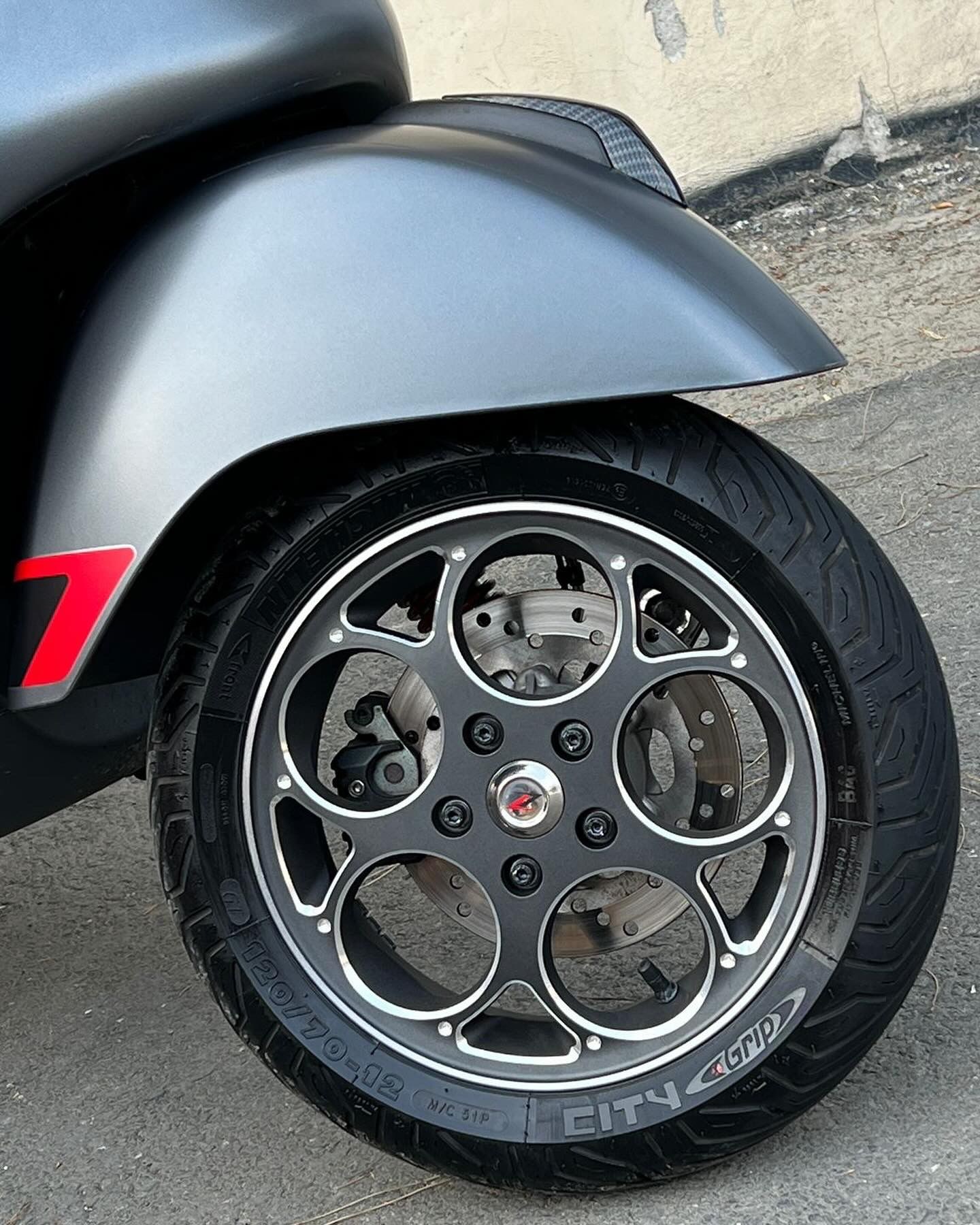 Vespa Gts/Gtv Ön Arka Set Jant Takımı Maru's Görünüm - Mat Siyah 12 Inç Gts/Gtv Uyumlu