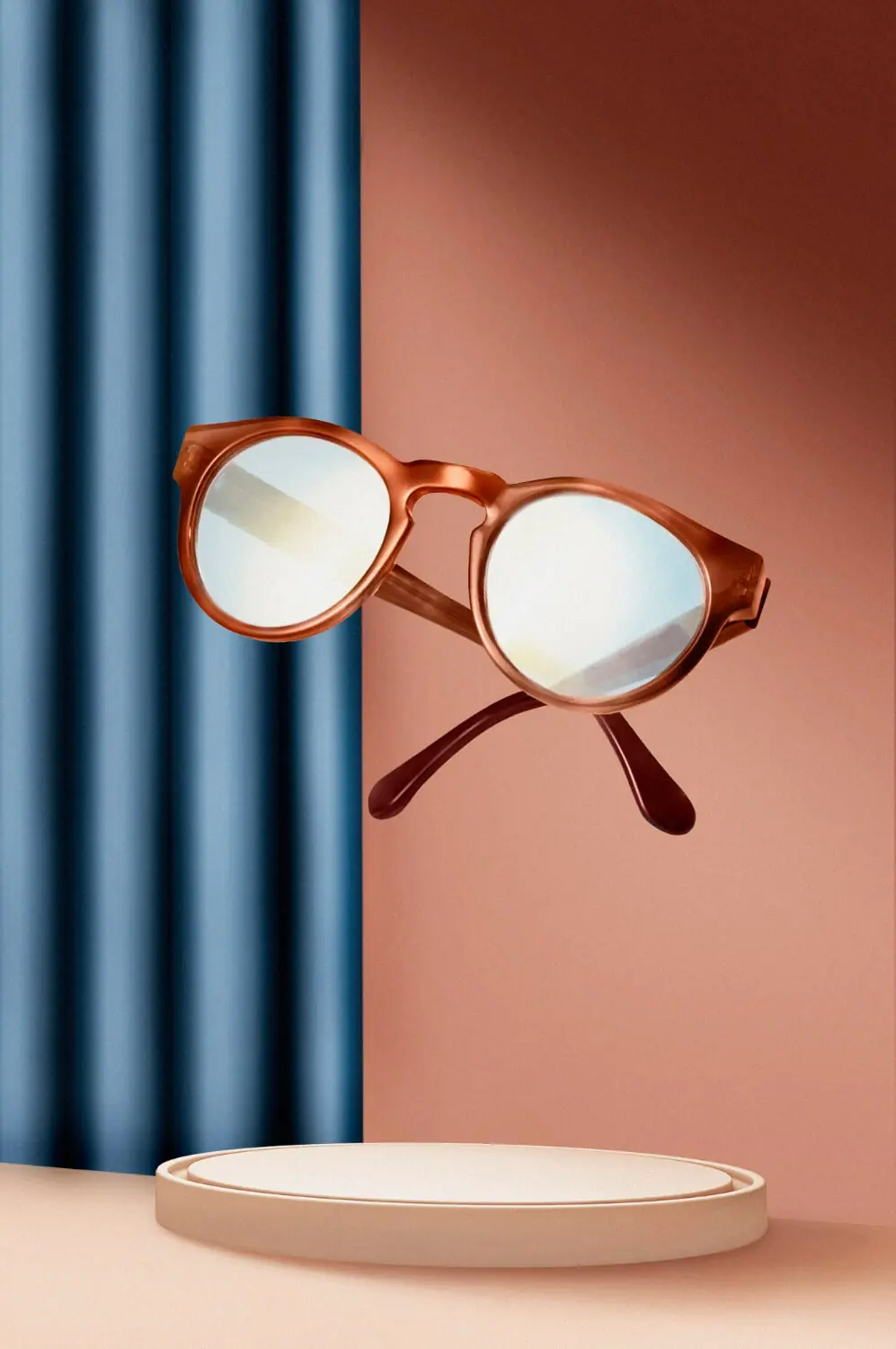 Kalın Saplı Gözlükler Yüzde Nasıl Bir Etki Bırakır -  Moonmee