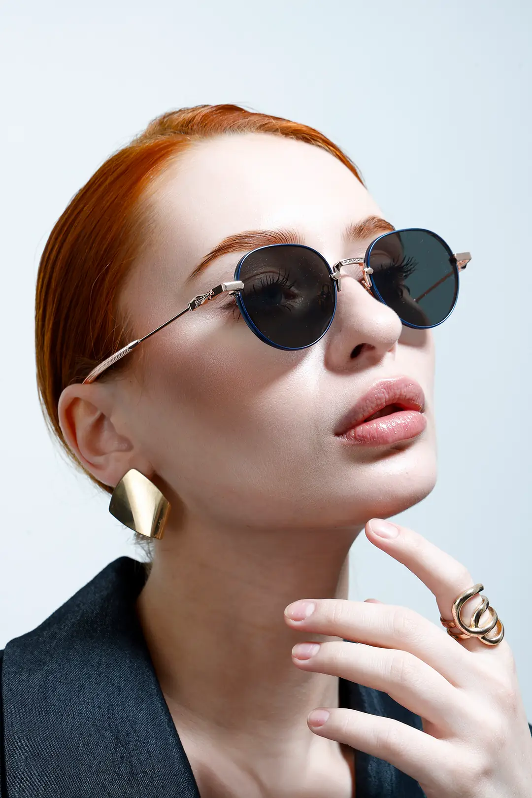 Yuvarlak yüze hangi güneş gözlüğü modeli yakışır - Moonmee