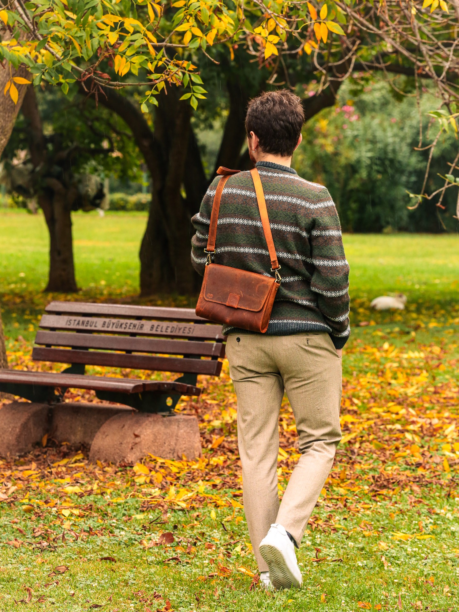 Horizontal Midi Messenger Bag - Camel