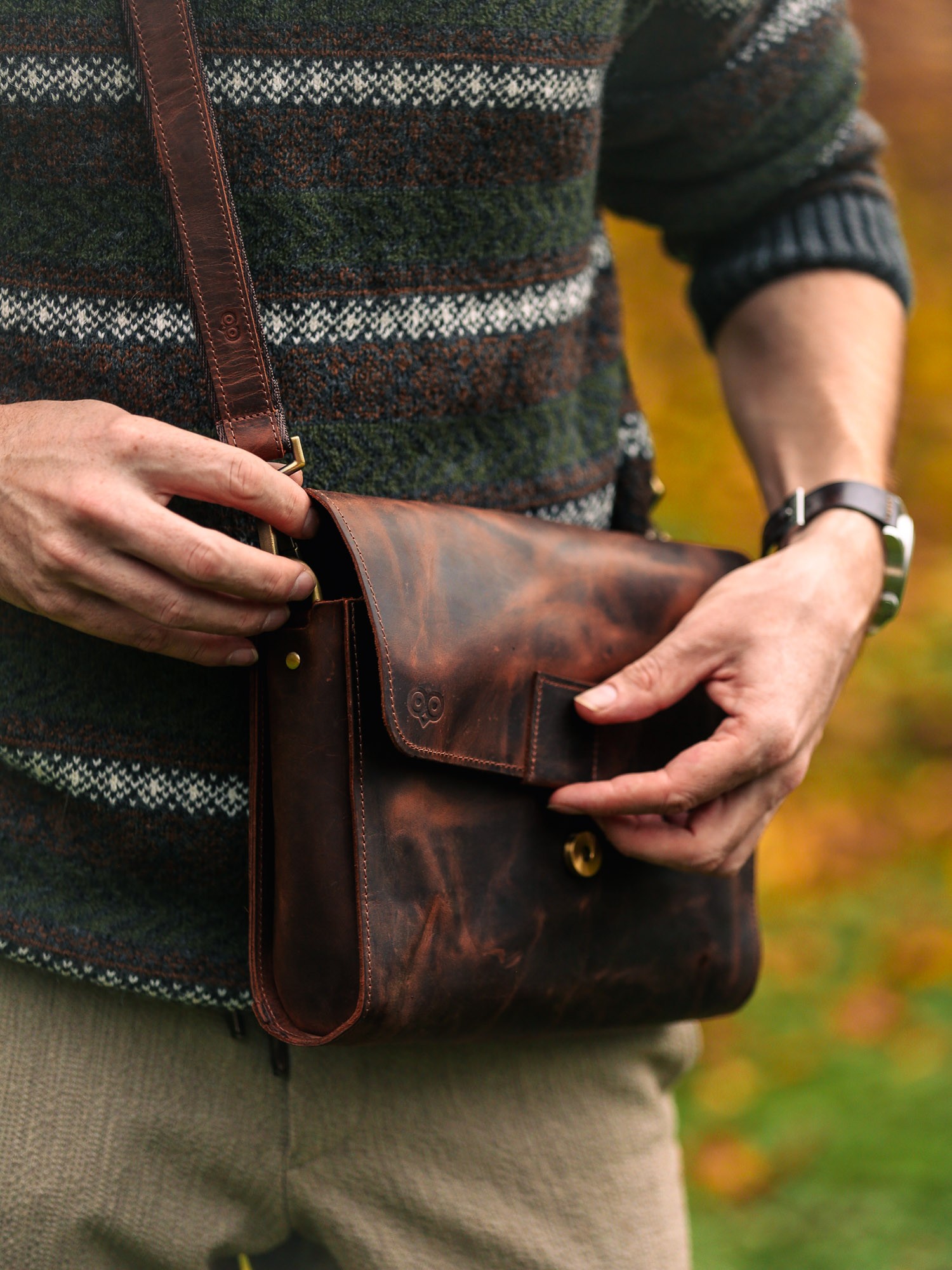 Horizontal Midi Messenger Bag - Chestnut