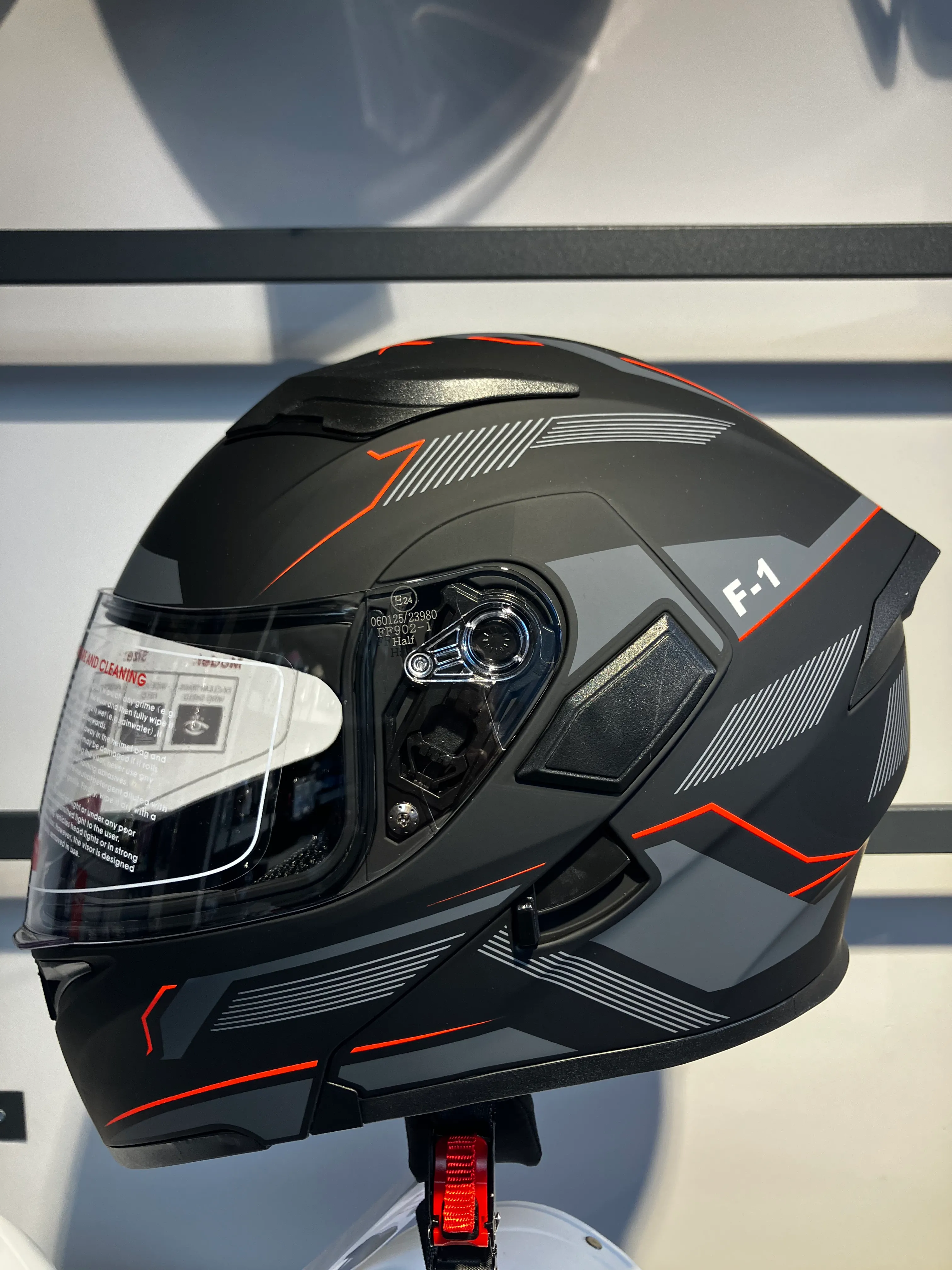 Motosiklet Kaskı - F1 Jiekai Jk-902 - Çeneden Açılır - Güneş Vizörlü  - Çene pedli 