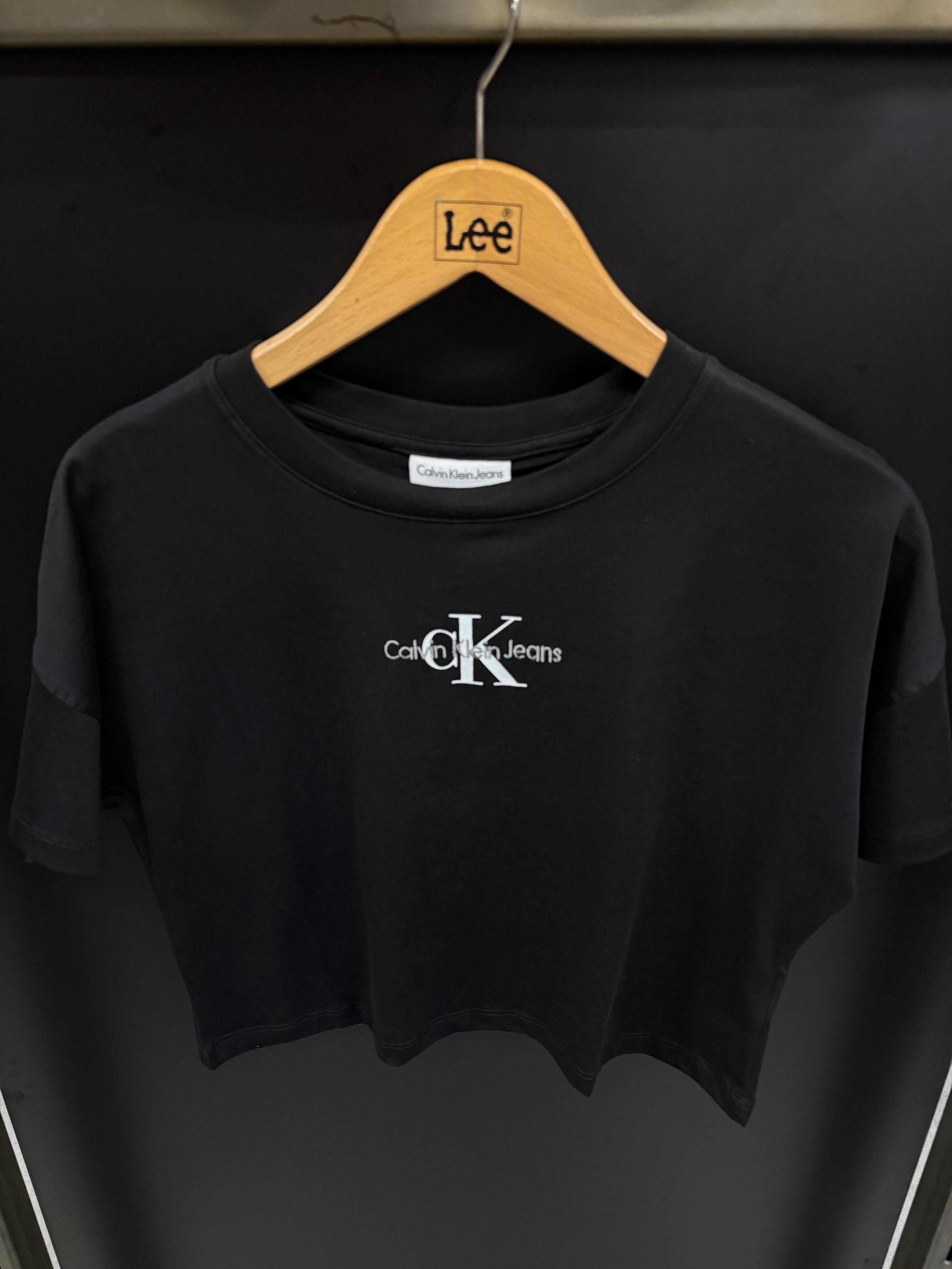 Ck Cropped Monogram Kadın Tişört Code:Qbes172