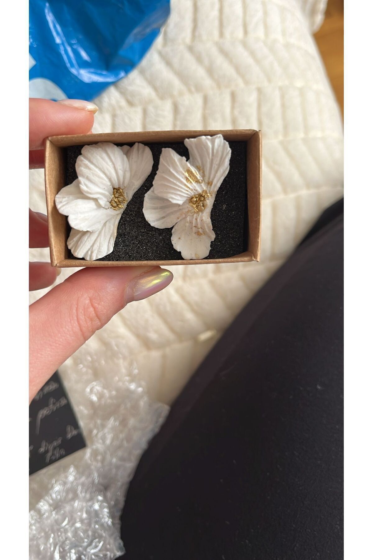 Floral Konsept Beyaz Yarım Daisy Küpe