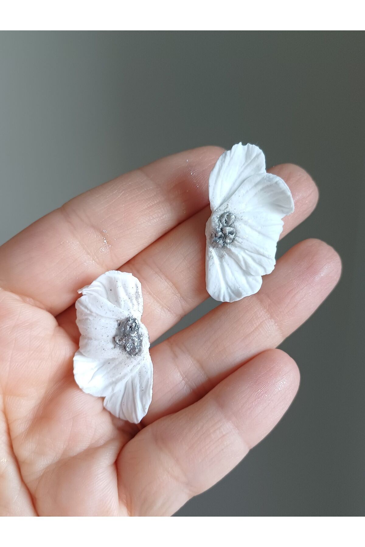 Floral Konsept Beyaz Yarım Daisy Küpe