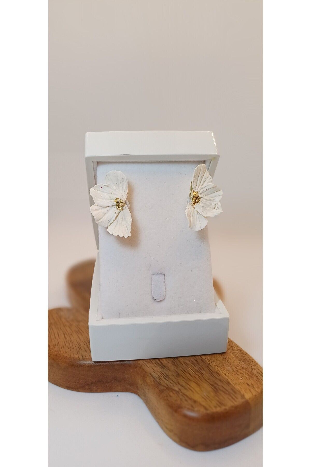 Floral Konsept Beyaz Yarım Daisy Küpe
