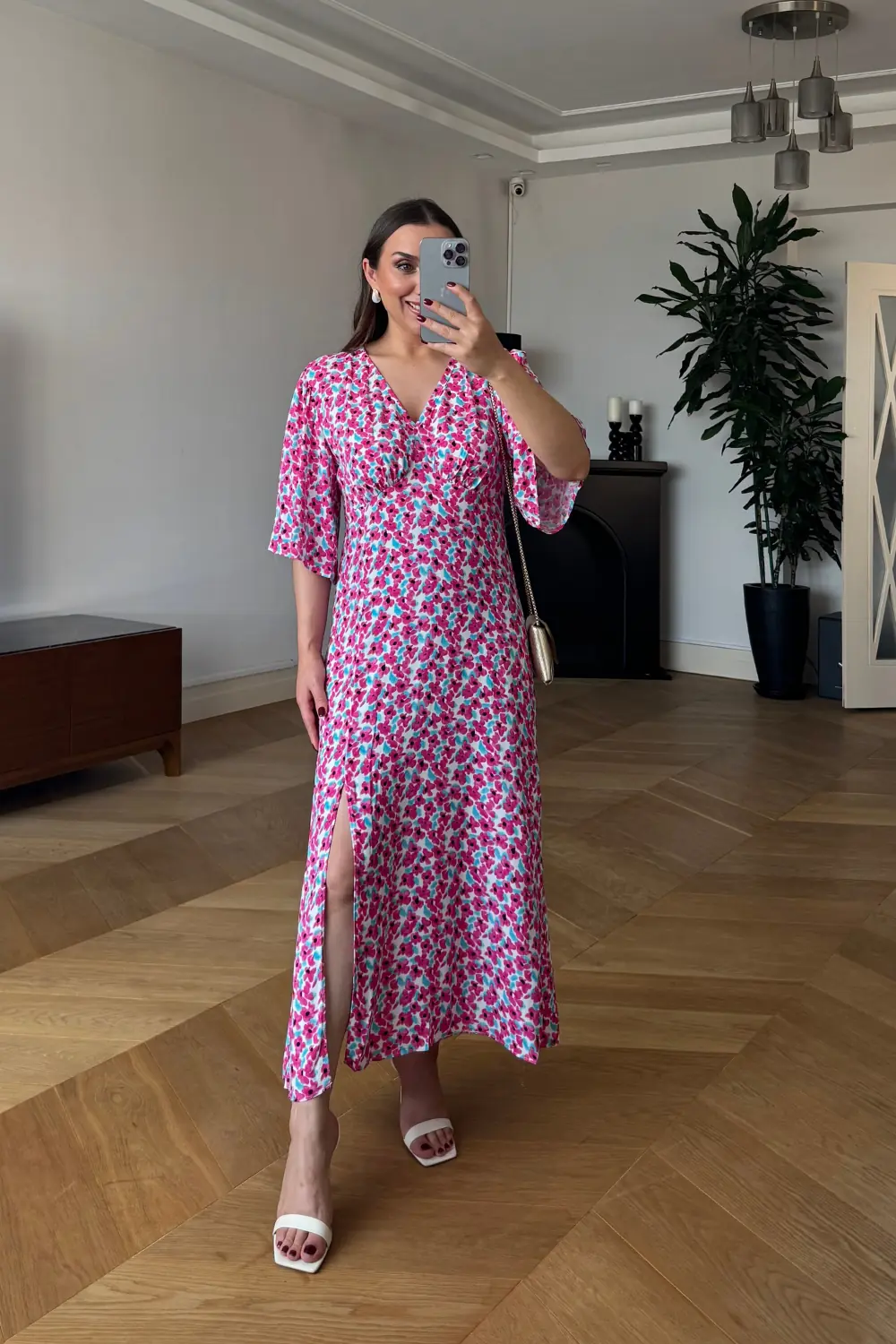 Çiçek Desenli V Yaka Midi Elbise