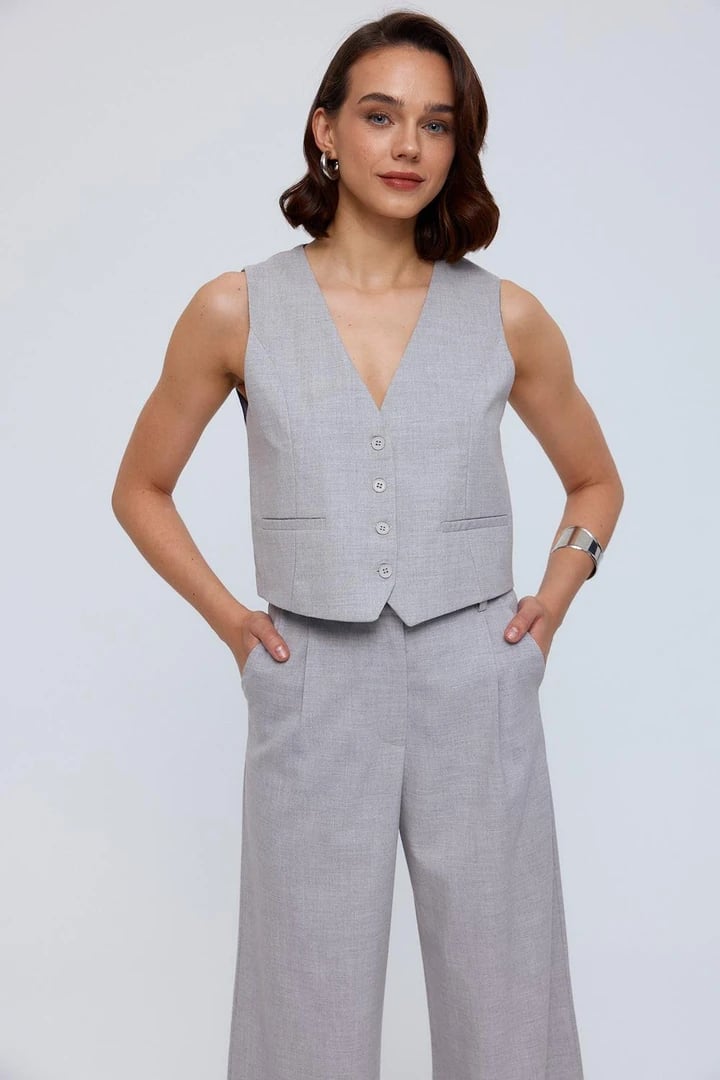 V Yaka Düz Kesim Kadın Yelek