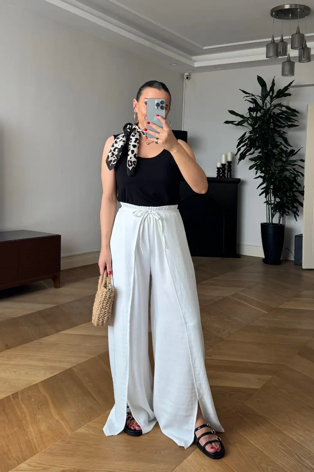 Beli Lastikli Yırtmaç Detaylı Kadın Pantolon