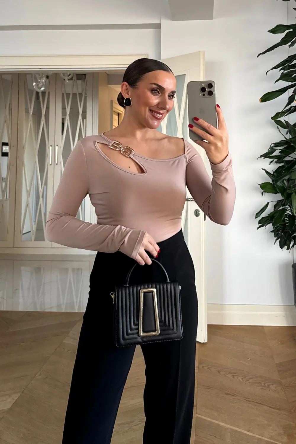 Asimetrik Yaka Uzun Kollu Bluz