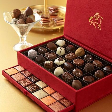GODİVA ÇİKOLATA ROYAL ORTA RED KUTUSU: ZARİF VE LEZİZ